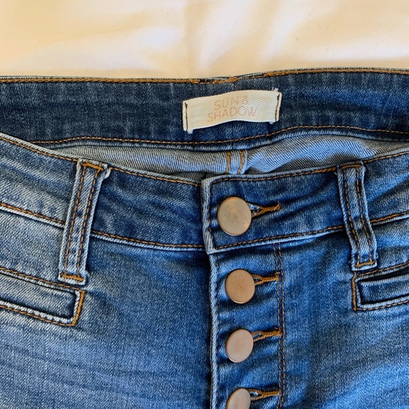 Sun & Shadow Flared Jeans - Picture 3 of 6